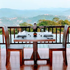 2* Hotel Highland Unique
